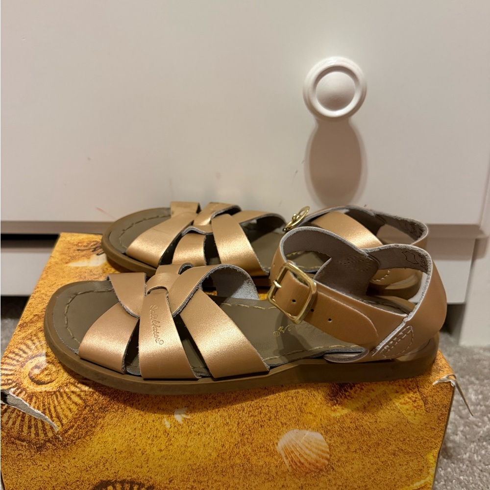 Girls' Metallic Pink-Gold Strappy Buckle Sandals